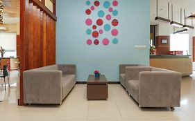 RedDoorz Plus near Pantai Losari